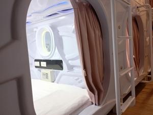 Phòng con nhộng - Chỉ dành cho nữ (Capsule - Female Only)