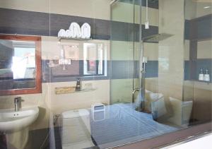 Phòng Đơn Nhìn Ra Núi (Single Room with Mountain View)