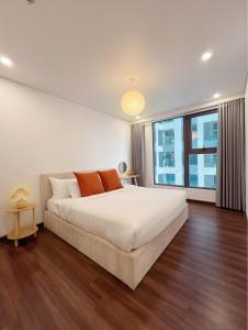 Căn Hộ 3 Phòng Ngủ (Three-Bedroom Apartment)