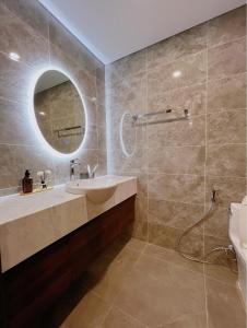 Căn Hộ 3 Phòng Ngủ (Three-Bedroom Apartment)