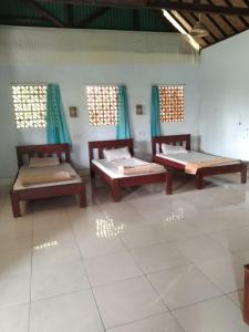Phòng Gia đình Nhìn ra Vườn (Family Room with Garden View)