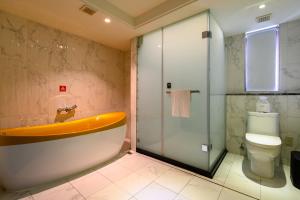 Phòng Deluxe Giường Đôi Có Bồn Tắm (Deluxe Double Room with Bath)