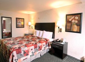 Double Room with Two Double Beds room in Sunburst Spa & Suites Motel