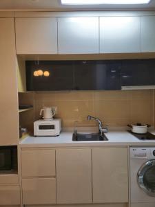 One-Bedroom Apartment with City View - 20F