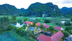 Phòng Giường Đôi Nhìn Ra Núi (Double Room with Mountain View)