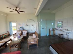 Biệt Thự Nhìn Ra Biển (Villa with Sea View)