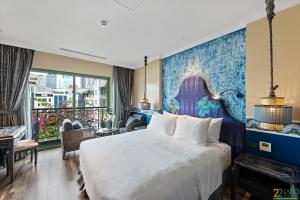 Suite có giường cỡ King với ban công (King Suite with Balcony)