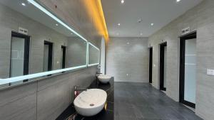 10 Giường Trong Phòng Cộng Đồng Cho Cả Nam Và Nữ (10 Bed Mixed Community Dorm)
