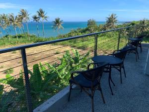 Phòng Nhìn Ra Biển Có Ban Công Và 2 Giường Đôi (Sea View Room with Balcony with Two Double Beds )