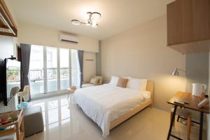Phòng Deluxe Giường Đôi Có Ban Công (Deluxe Double Room with Balcony)