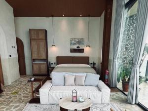 Phòng Deluxe Giường Đôi Với Ban Công và Tầm Nhìn Ra Biển (Deluxe Double Room with Balcony and Sea View)