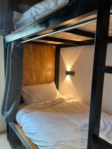 Khoang ngủ – Nam & Nữ (Mixed Capsule Room)