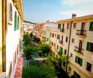 Phòng Tiêu Chuẩn Giường Lớn (Standard King Room)