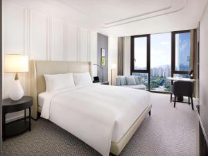 Luxury Lake Room with 1 King Size Bed, Lake View