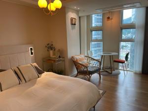 One-Bedroom Apartment with City View - 20F