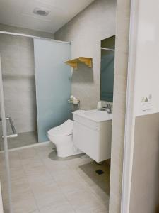 Phòng Bốn Người Có Phòng Tắm Riêng (Quadruple Room with Private Bathroom)