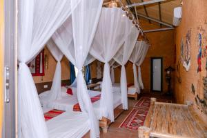 Phòng Gia đình nhìn ra Núi (Family Room with Mountain View)