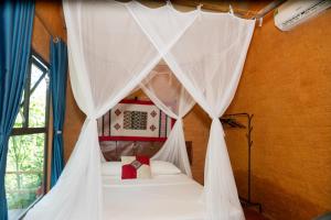 Phòng Giường Đôi Nhìn Ra Núi (Double Room with Mountain View)