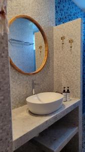Phòng Đôi Loại Sang có Giường Phụ (Deluxe Double Room with Extra Bed)