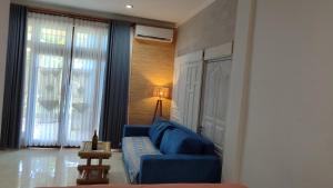 Phòng Đôi Loại Sang có Giường Phụ (Deluxe Double Room with Extra Bed)