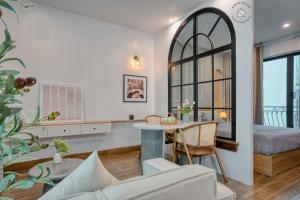 One-Bedroom Apartment with Balcony and Water View