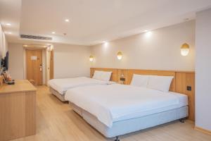 Phòng Deluxe 4 người (Deluxe Quadruple Room)