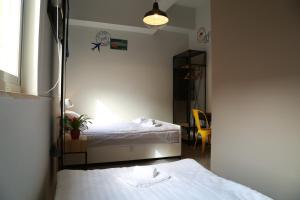 Triple Room with Private Bathroom room in The Post Hostel Jerusalem