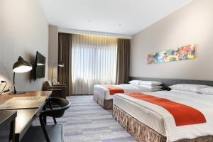 Phòng Deluxe Đôi Với 2 Giường Đôi (Deluxe Double Room with Two Double Beds)
