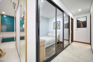 Căn Hộ 3 Phòng Ngủ (Three-Bedroom Apartment)