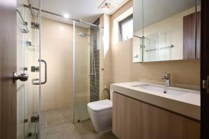 Căn Hộ 3 Phòng Ngủ (Three-Bedroom Apartment)