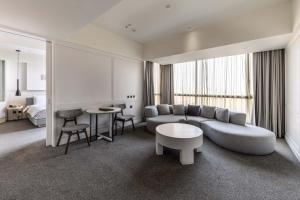 Suite Nhìn Ra Thành Phố (Suite with City View)