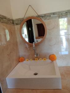 Phòng Giường Đôi Có Phòng Tắm Riêng (Double Room with Private Bathroom)