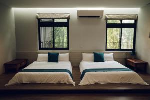 Phòng 4 Người có Sân hiên (Quadruple Room with Terrace)