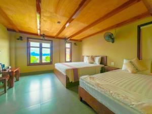 Phòng Đôi Loại Sang có Giường Phụ (Deluxe Double Room with Extra Bed)
