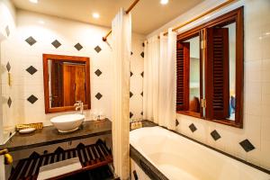 Phòng Premier Giường Đôi/2 Giường Đơn Có Ban Công Và Tầm Nhìn Ra Vườn (Premier Double or Twin Room with Balcony and Garden View)