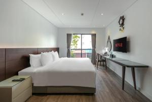 Phòng Giường Đôi/2 Giường Đơn Có Phòng Tắm Riêng (Double or Twin Room with Private Bathroom)