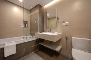 Phòng Giường Đôi/2 Giường Đơn Có Phòng Tắm Riêng (Double or Twin Room with Private Bathroom)