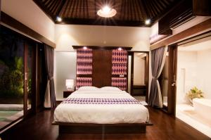 Biệt Thự Có Hồ Bơi Riêng (Villa with Private Pool)