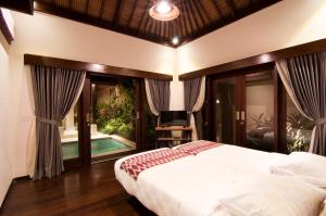 Biệt Thự Có Hồ Bơi Riêng (Villa with Private Pool)