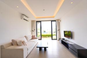 Nhà 3 Phòng Ngủ (Three-Bedroom House)