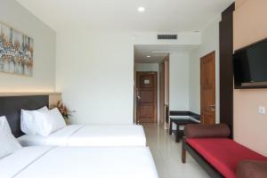 Deluxe Twin Room with Pool View - No Balcony