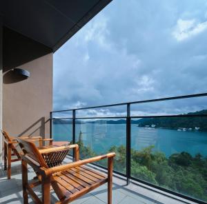 Phòng Gia đình Cổ điển hướng hồ (Classic Lake View Family Room)
