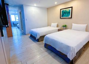 Suite Gia Đình có 1 Giường Đôi và 2 Giường Đơn (1 Double 2 Twin Beds Family Suite)