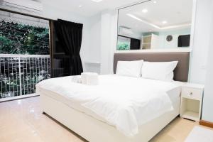 Phòng Giường Đôi Có Ban Công (Double Room with Balcony)