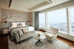Suite Loại Sang Giường Đôi Có Phòng Tắm Ngắm Cảnh (Deluxe Suite Double Scenic Bath )