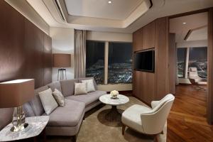 Suite Loại Sang Giường Đôi Có Phòng Tắm Ngắm Cảnh (Deluxe Suite Double Scenic Bath )