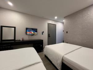 Phòng Superior Đôi có 2 Giường Đôi (Superior Double Room with Two Double Beds)