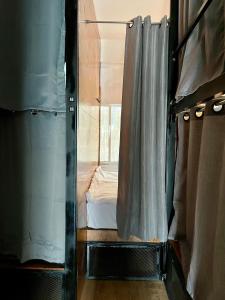 Phòng Giường Đôi Có Phòng Tắm Chung (Double Bed with Shared Bathroom)