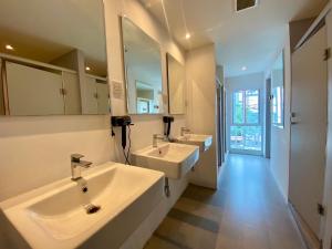 Phòng Giường Đôi Có Phòng Tắm Chung (Double Bed with Shared Bathroom)