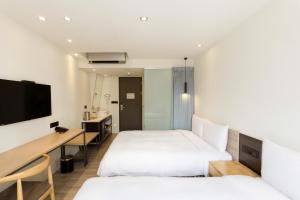 Phòng tiết kiệm 4 người (Economy Quadruple Room)